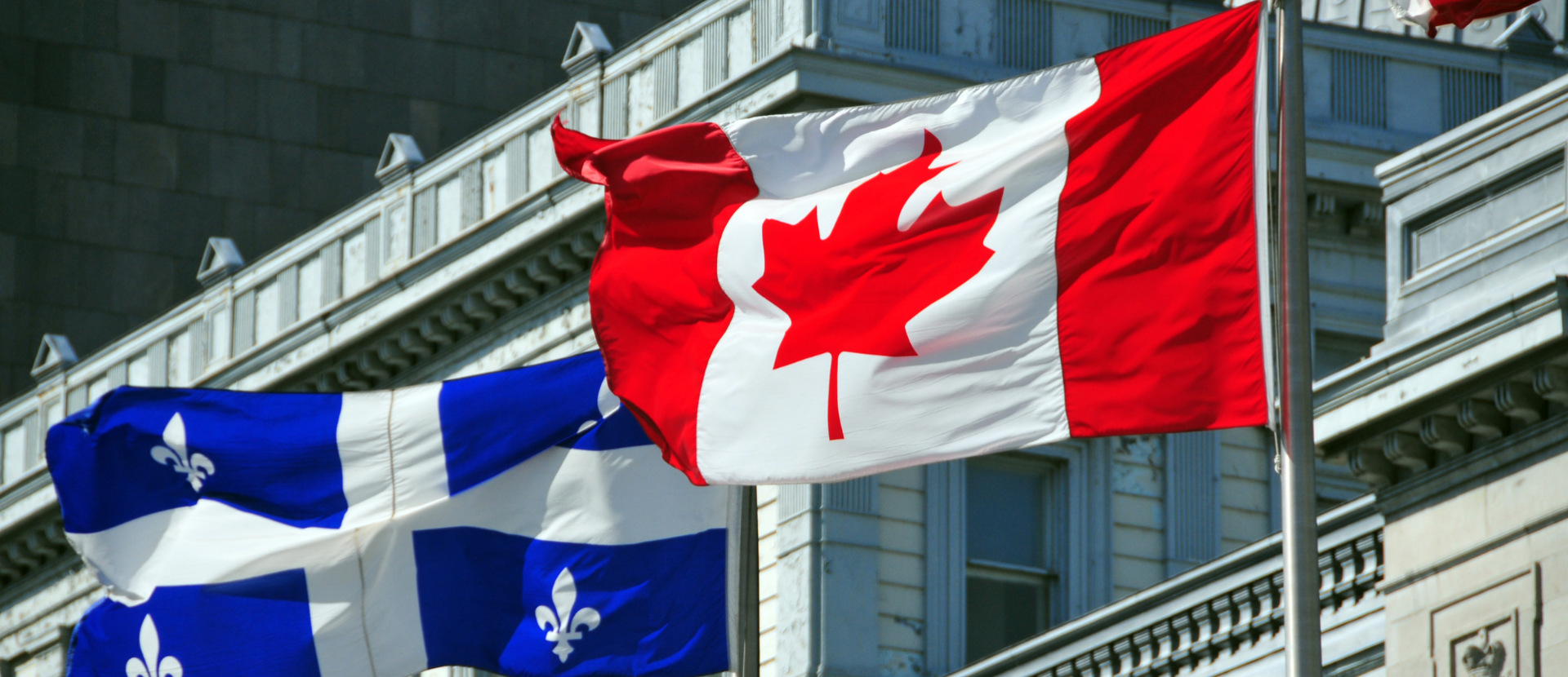 Flags of Canada and Quebec in Montreal. Drapeaux du Canada et du Québec à Montréal.